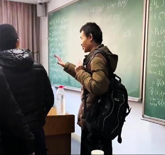 韦神高中老师爆料视频,昔日电竞天才的校园生活  第3张